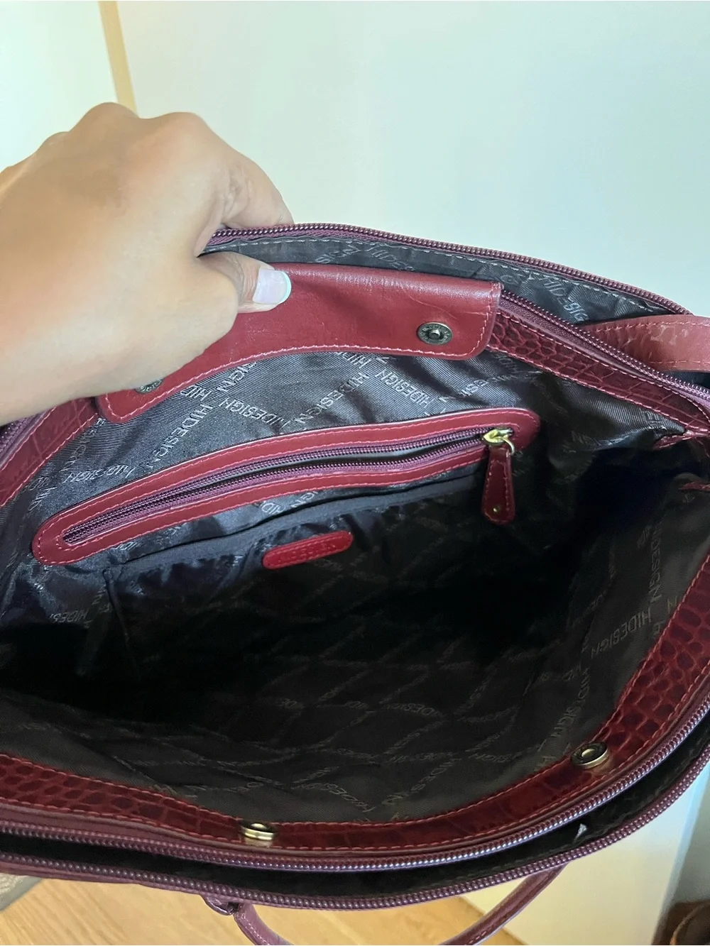 Croc-Embossed Burgundy 100% Leather Tote Bag in wine red